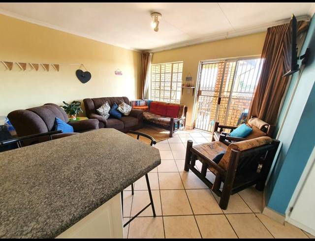 2 BEDROOM APARTMENT FOR SALE IN MAGALIESKRUIN